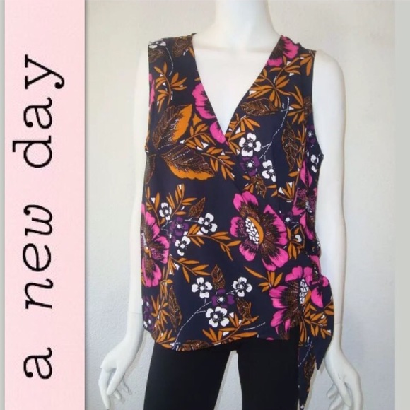 a new day Tops - 🎊 A NEW DAY XL Navy Floral Sleeveless Knot Top
